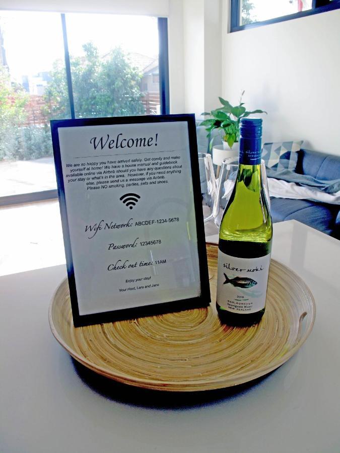 Modern 3 Bedroom Apt With Free Parking, Netflix, Wifi & Welcome Wine By Bnb Pro Melbourne Exterior foto